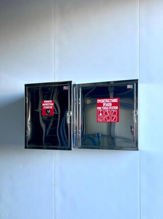 Ερμάριο εργαλείων και αναπνευστική συσκευή στο εργοστάσιο ΚΑΛΑΣ